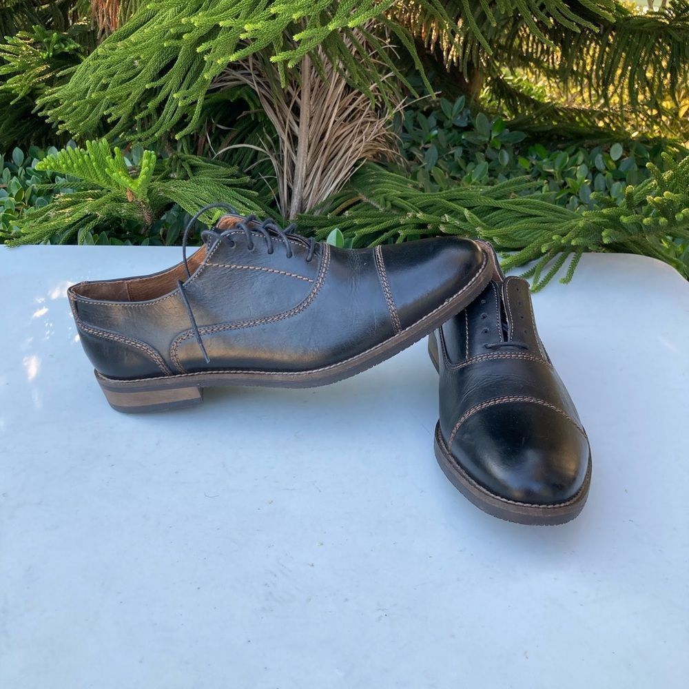 Johnston & Murphy Black Leather Oxfords